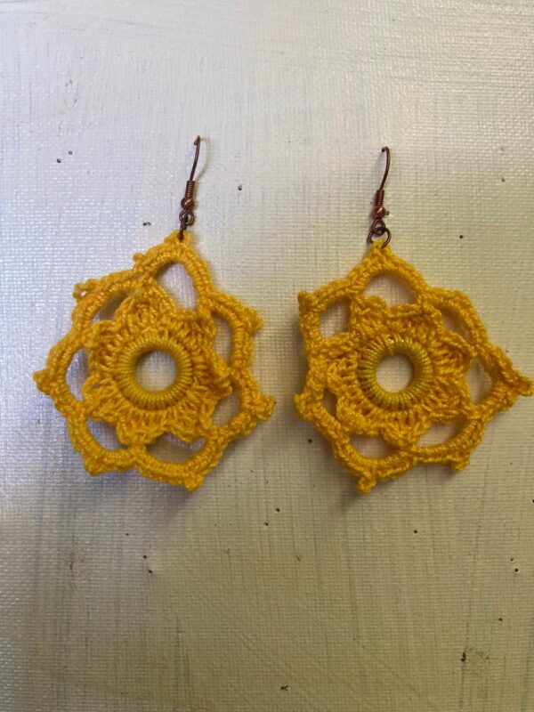 Aros tejidos a Crochet con forma de flor