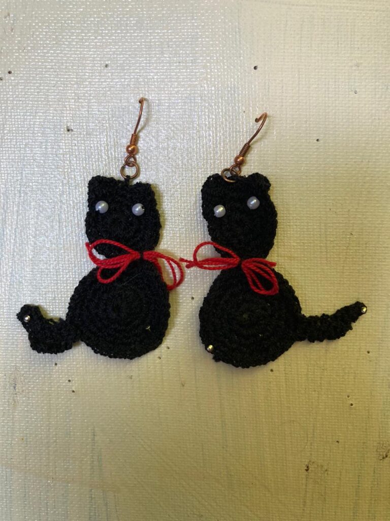 Aros tejidos a Crochet con forma de gato.